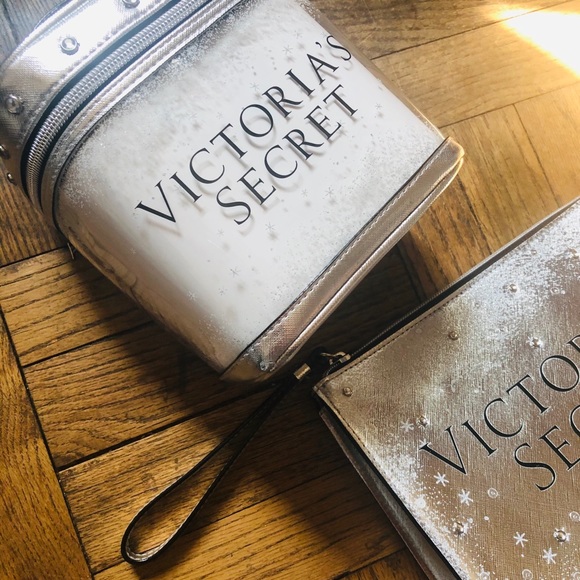 SOLD 🛑 VICTORIA’S SECRET COSMETIC BAG BUNDLE - Picture 2 of 3